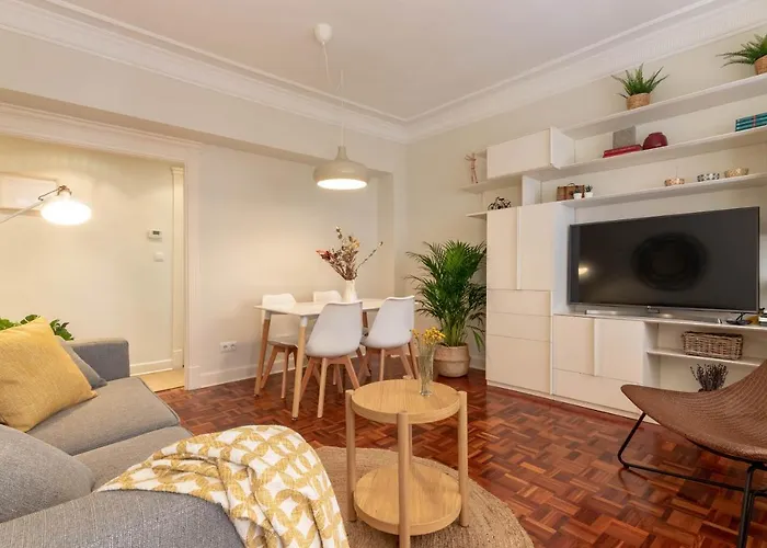 And Charming - Guggenheim & Old Town Bilbao