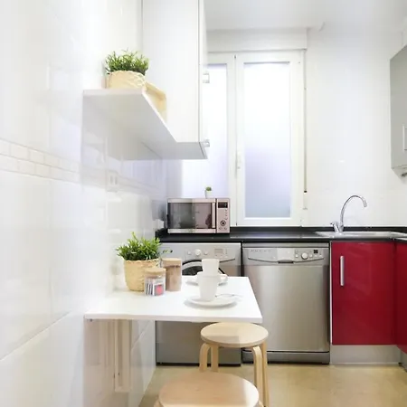 And Charming - Guggenheim & Old Town 빌바오