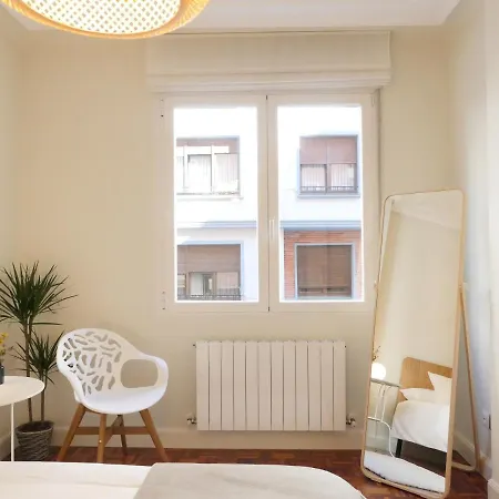 And Charming - Guggenheim & Old Town 빌바오